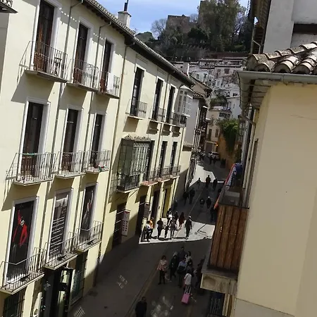 Charming De Gomerez