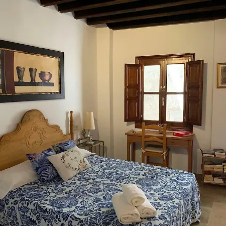 Charming De Gomerez *
